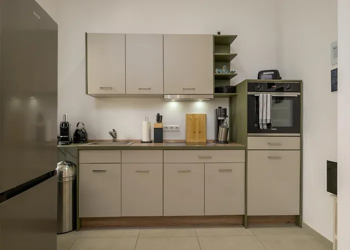 Sweethome - Luxus Pur - Grosse Kueche, Terrasse, Stellplatz, Wifi ハレ